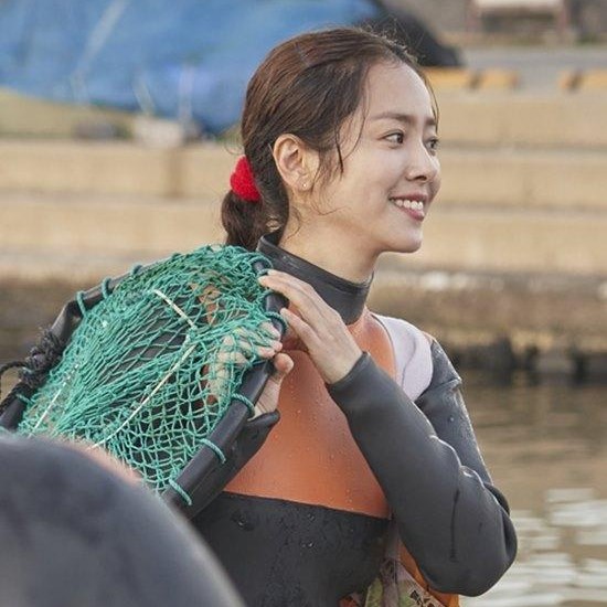 済州島(チェジュ島)は’私たちのブルース’でたハン・ジミンが演じた「海女（ヘニョ）」の故郷です。