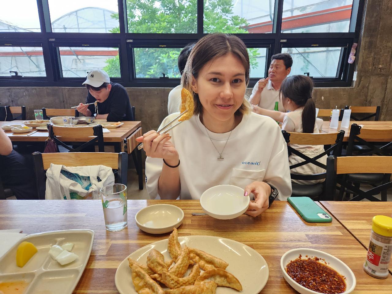 연산호의 선명한 아름다움에 매료된 서귀포 섶섬 다이빙