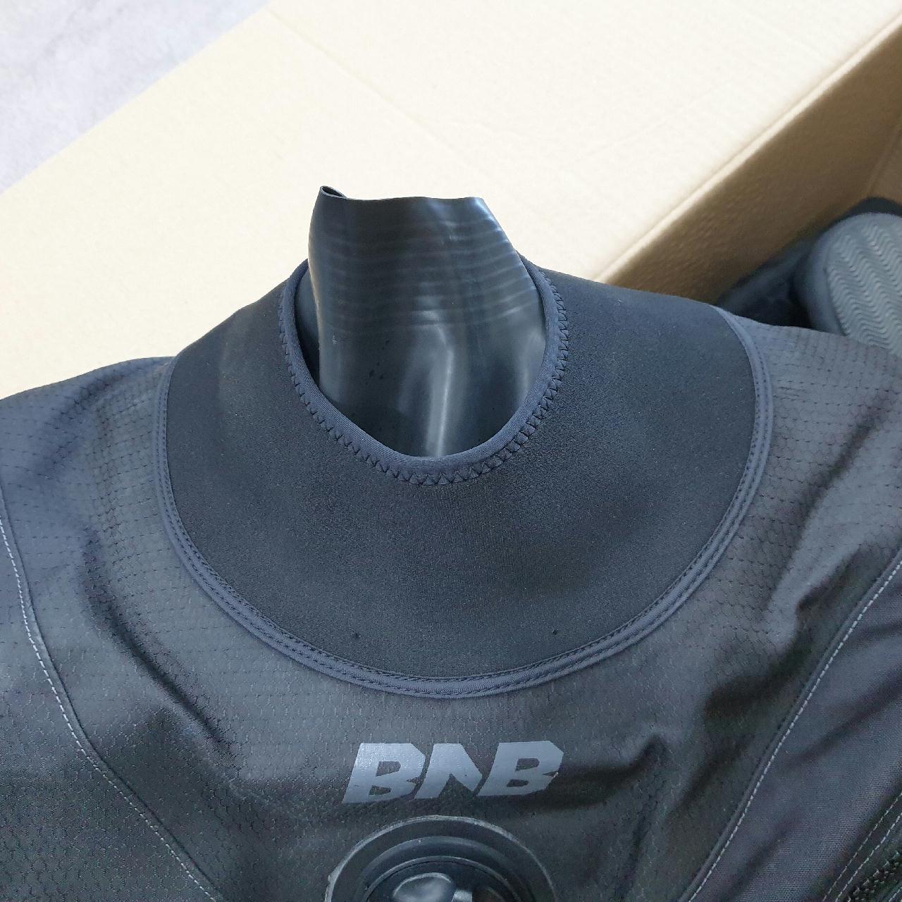 드라이슈트 목씰 수리 완료