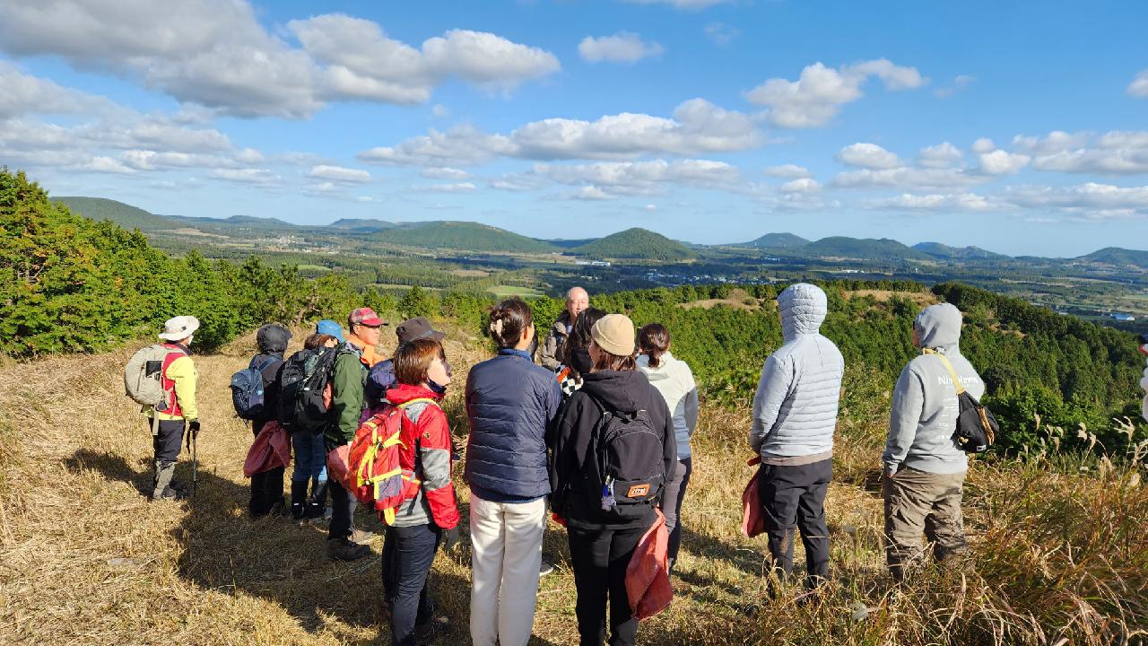 오늘 서귀포 표선에 있는 『모지오름』 정화활동에 참여하였습니다.