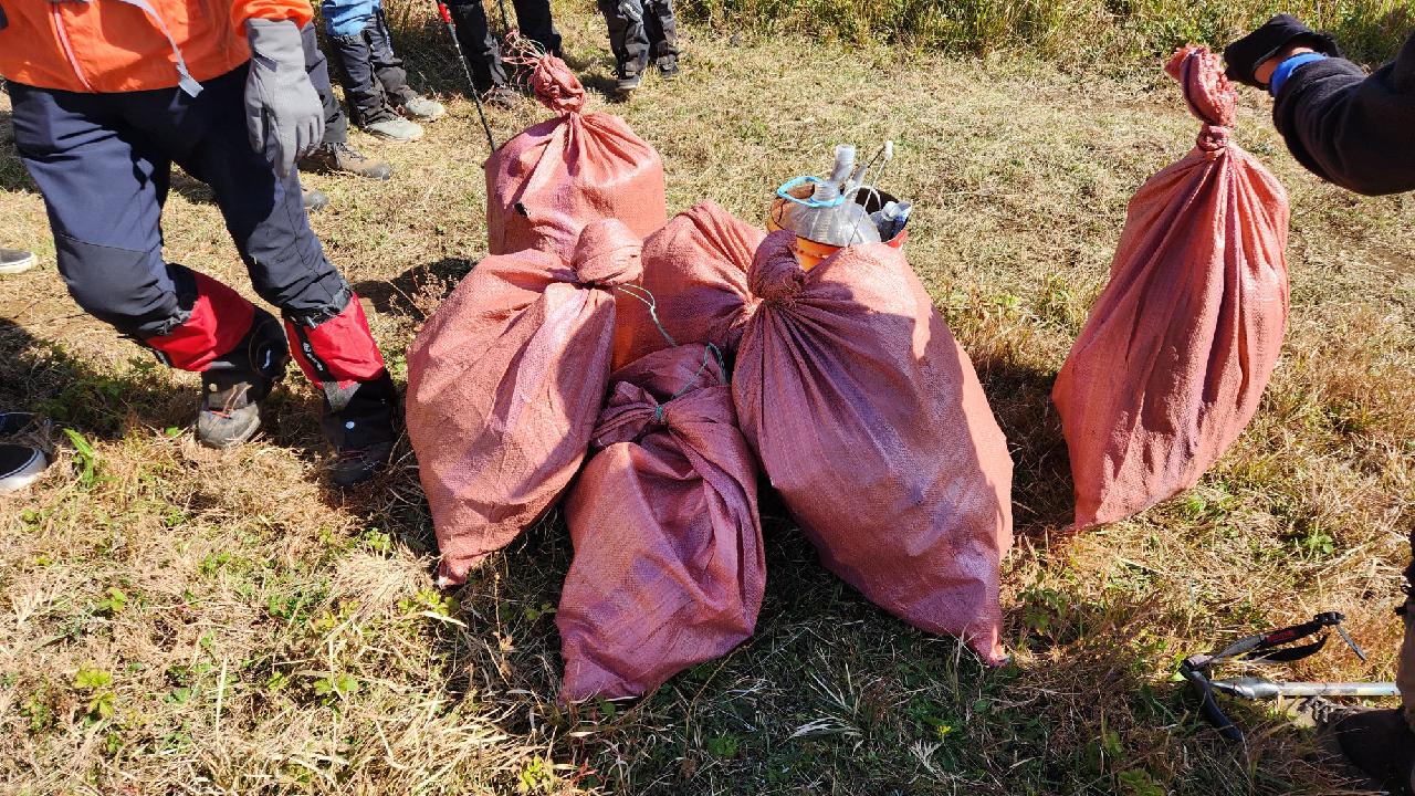 오늘 서귀포 표선에 있는 『모지오름』 정화활동에 참여하였습니다.