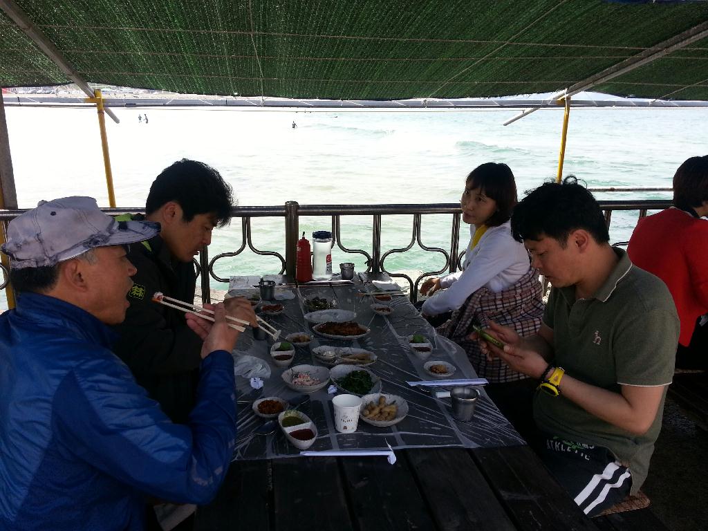 전우상총무님.형수.조사장님.방사장.나 - 호승리조트 - 외항