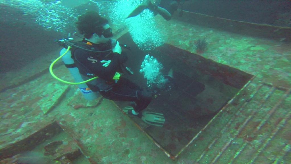 Puerto Galera,Mindoro Island - Alma Jane Wreck 