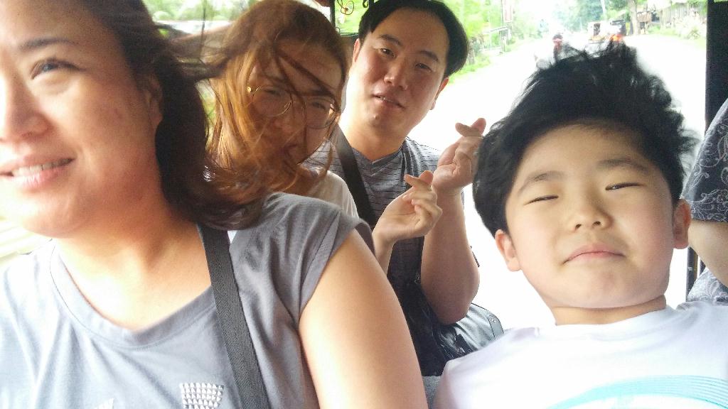 마크로촬영하는 와이프와 그리고 김종철강사님,영확이와 펀다이빙 - 두마게티 "다우인" - 해롤드 샾 오른쪽 비치