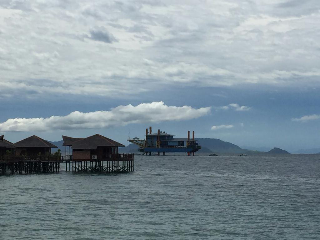 Fun diving - Mabul Isaland  - House reef