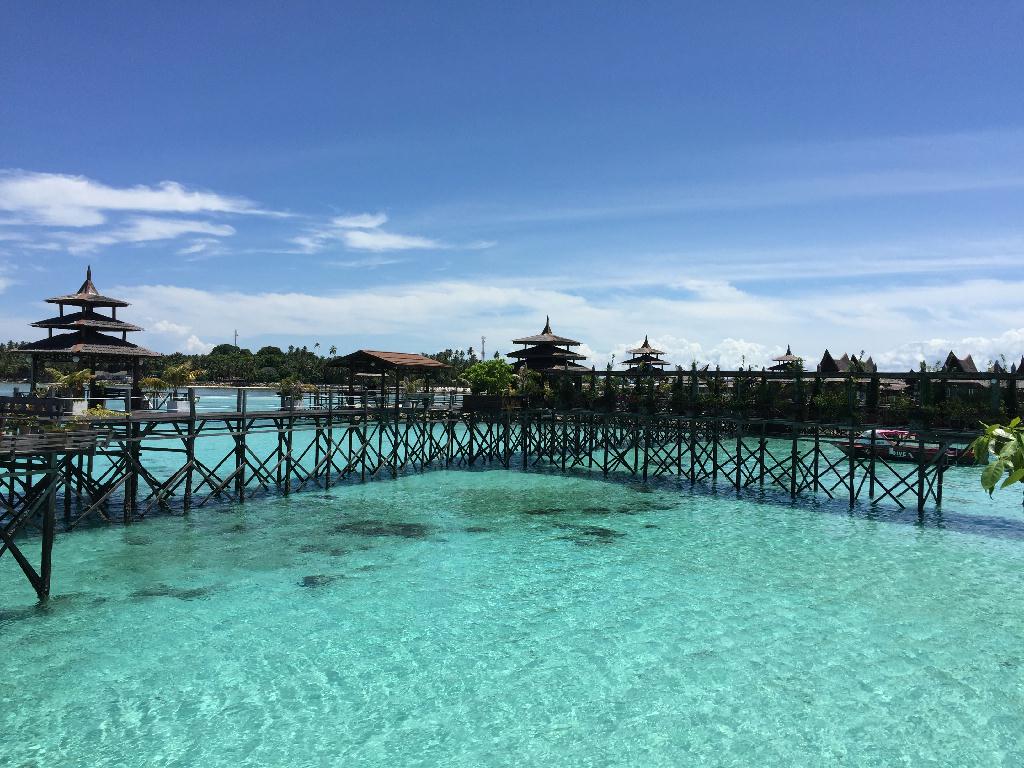Fun diving - Mabul Island  - house reef