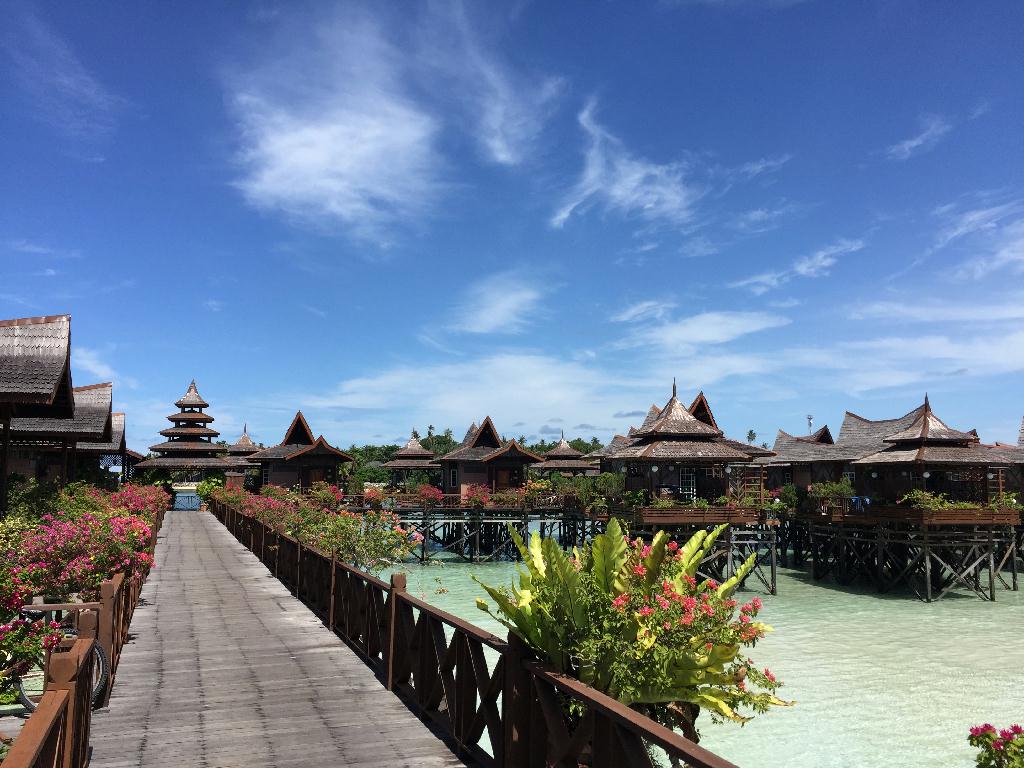 Fun diving - Mabul Island - house reef