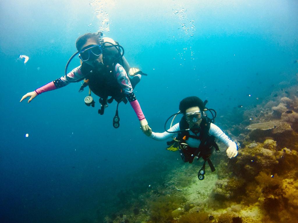 fundive - Puerto Galera Philippines  - Johnny rock