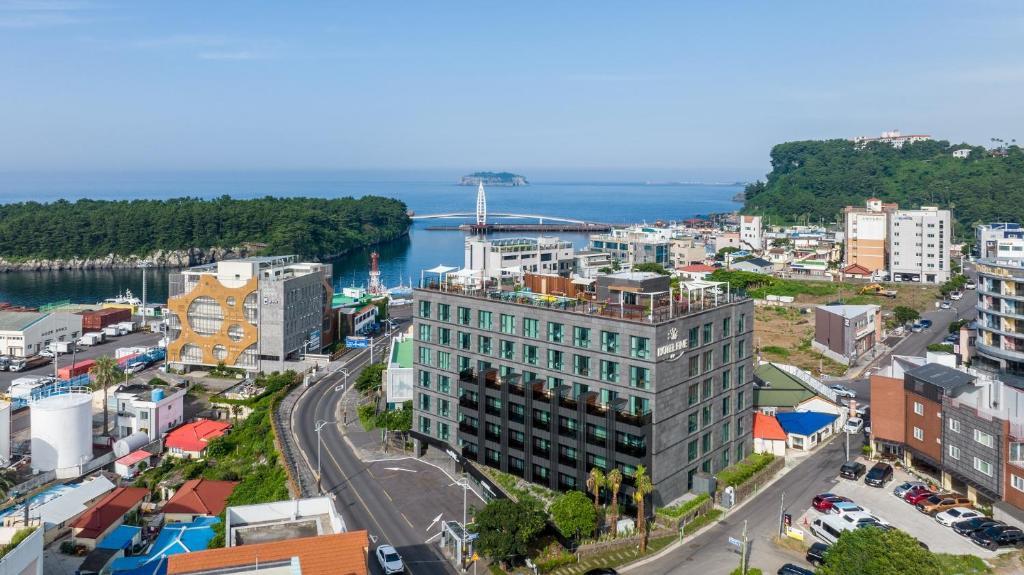 🏨 FINE HOTEL