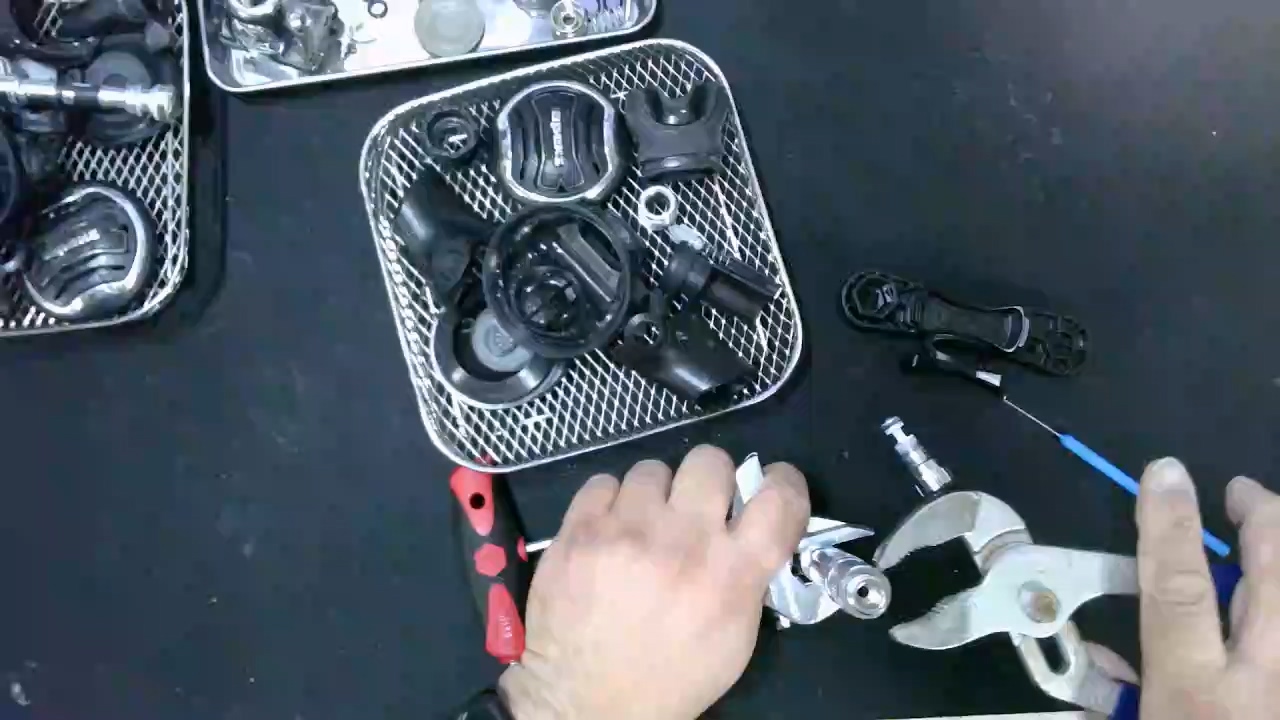 🔷 분해 (Disassembly)