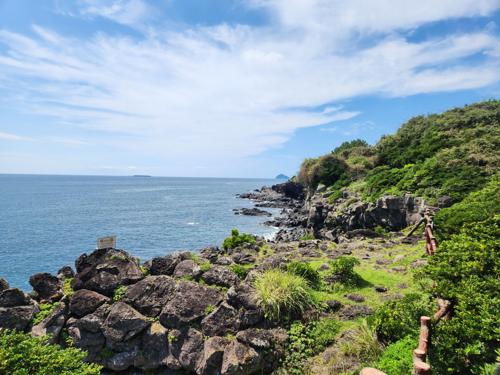 Jeju Coastal Scenery, a Quiet Seaside Walk – Namwon Keuneong Coast