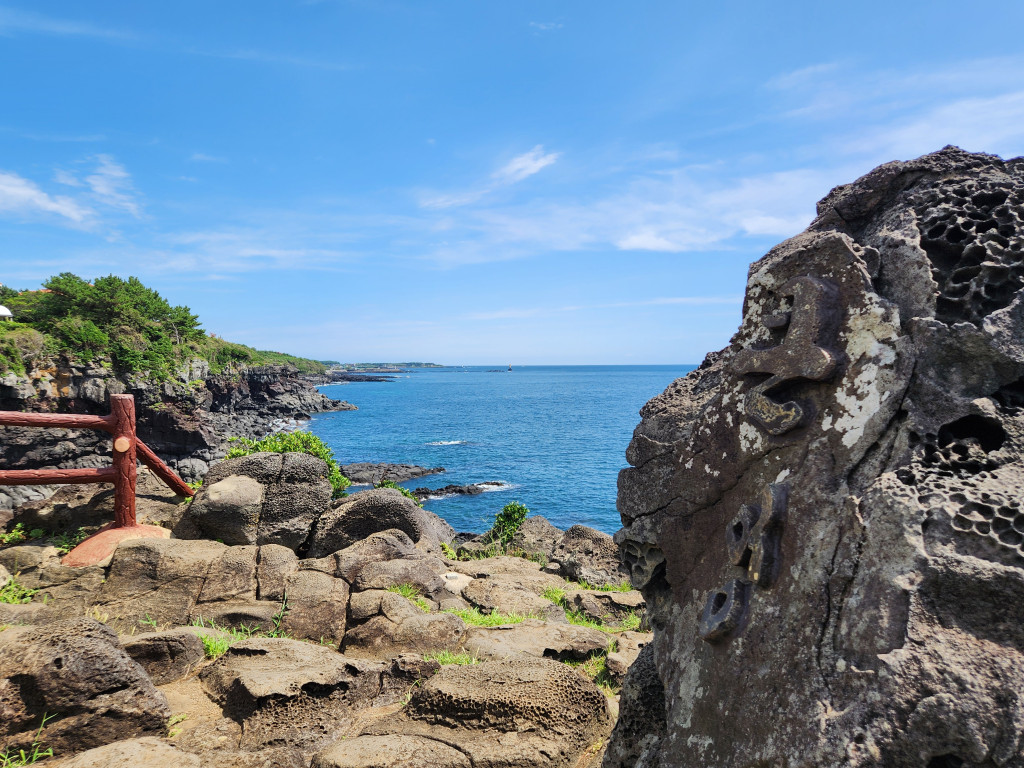 Jeju Coastal Scenery, a Quiet Seaside Walk – Namwon Keuneong Coast
