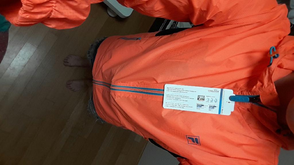 당첨된 바람막이가 왔다.색깔이 너무 이쁘다.정성스런