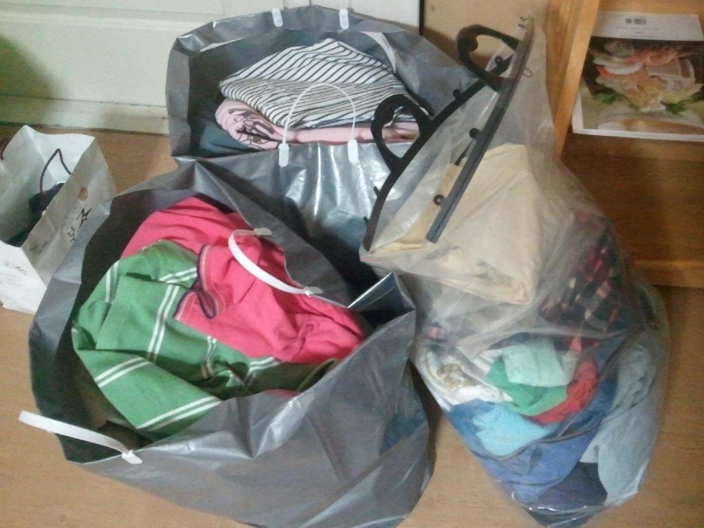 오래된 옷, 안입는 옷들을 버리려고 정리하다보니 버릴 