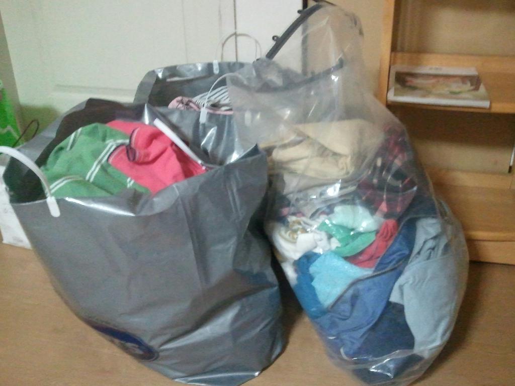 오래된 옷, 안입는 옷들을 버리려고 정리하다보니 버릴 